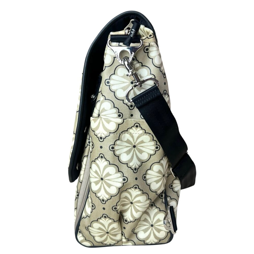 NWT Petunia Pickle Bottom Boxy Backpack Crossbody Diaper Bag Baby Bag - Picture 7 of 13